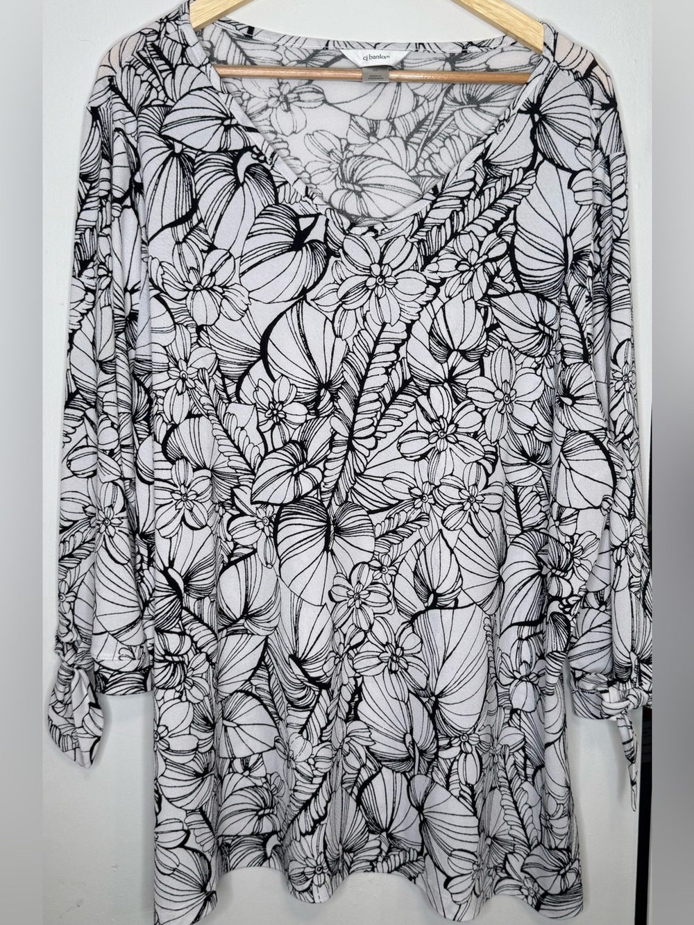 CJ Banks 3X Black White Floral Print Blouse Plus Size